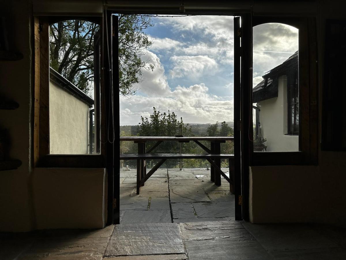 Coed Y Ddraig - Themed 3 Bedroom Cottage, With Bar & Pool Table Tregaron Exteriér fotografie